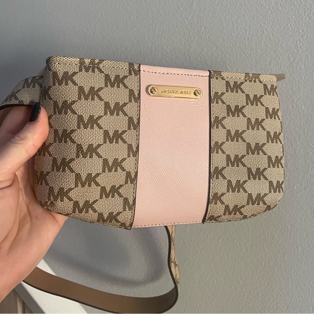 Michael Kors purse/belt wallet